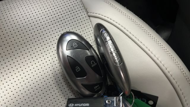 Used 2025 Hampton Gray Hyundai Calligraphy image 44