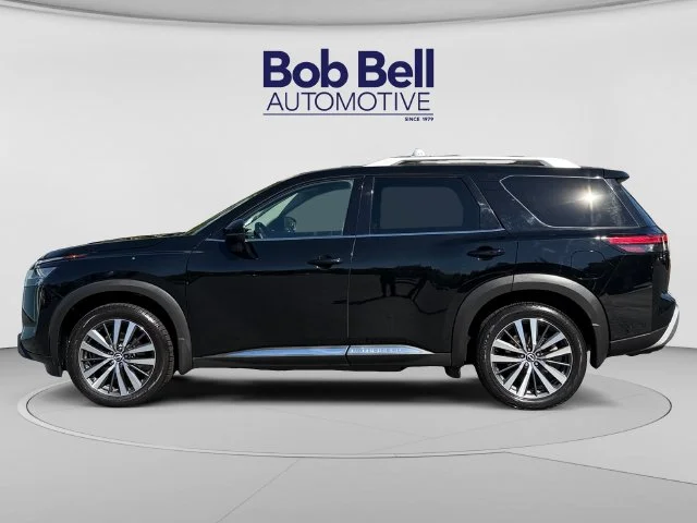 Used 2022 Black Nissan Platinum image 8