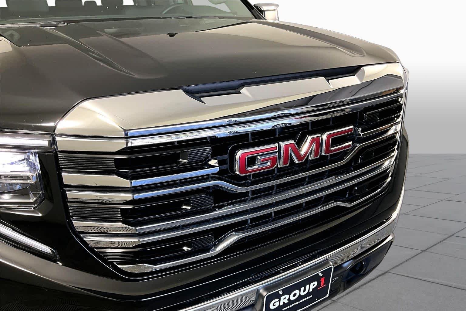 Used 2024 Onyx Black GMC SLT image 28