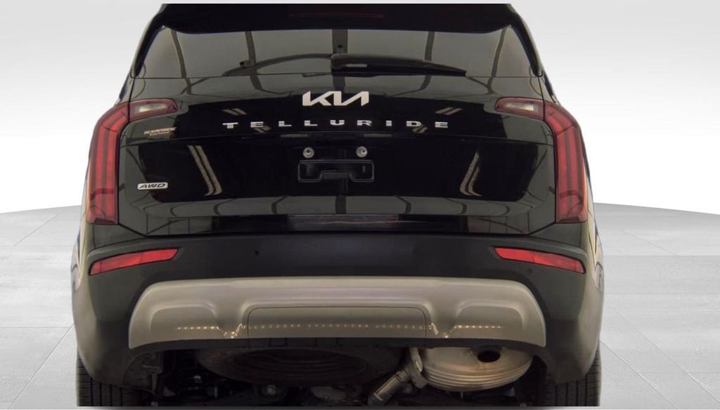 Used 2022 Black Kia LX image 7