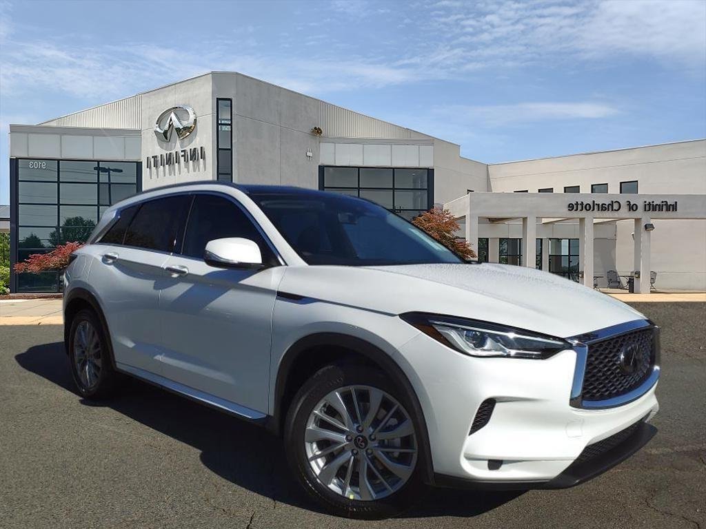 Used 2024 Radiant White INFINITI LUXE image 1