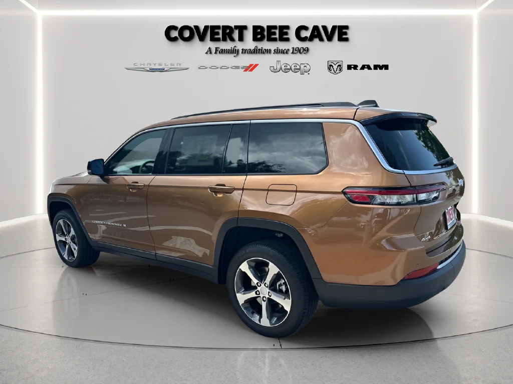 New 2026 Copper Shino Metallic Clear-Coat Exterior Paint Jeep Limited image 9