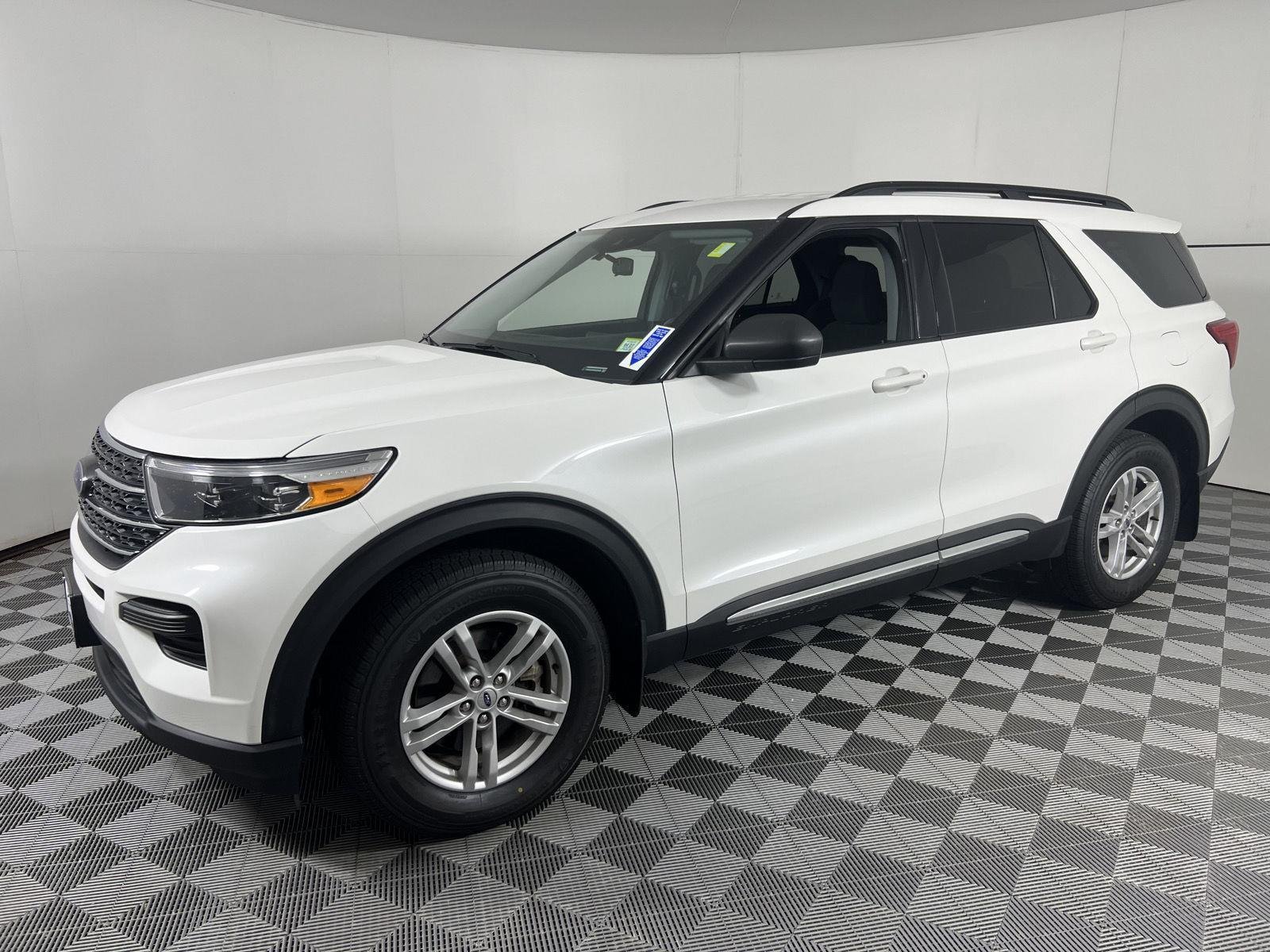 Used 2022 White Metallic Ford XLT image 6