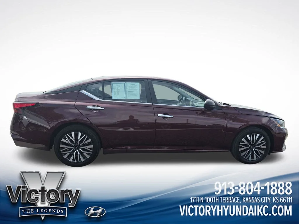 Used 2025 Red Nissan 2.5 SV image 6