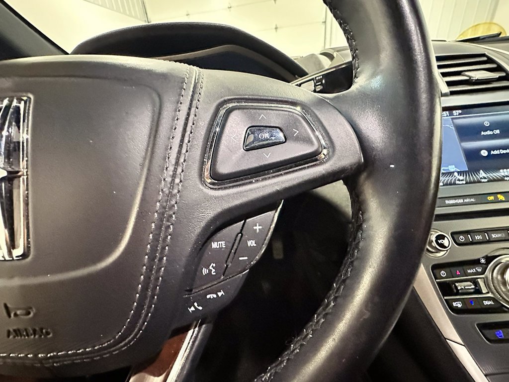 Used 2017 Silver Lincoln Reserve image 36