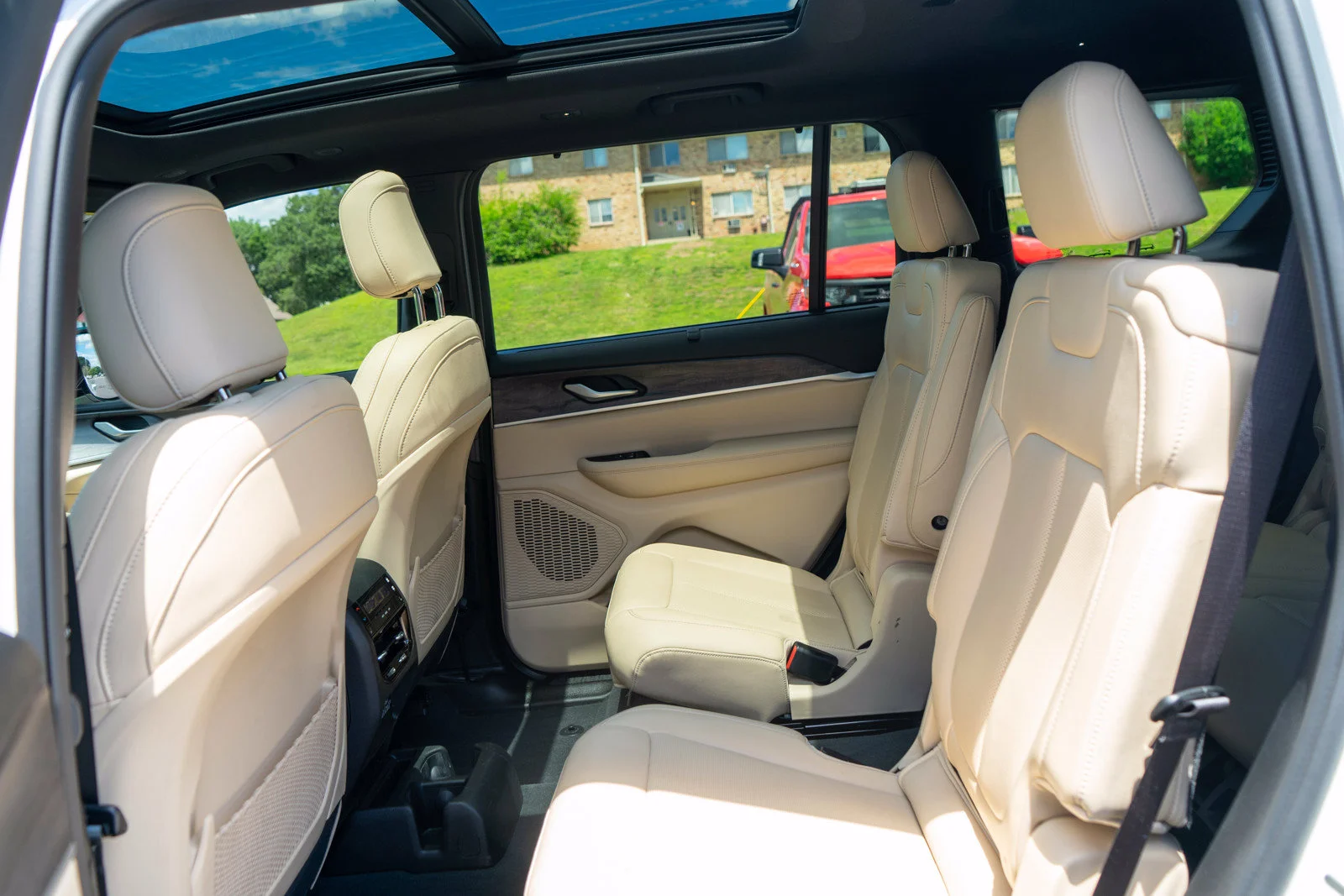 Used 2023 Bright White Clearcoat Jeep Limited image 31