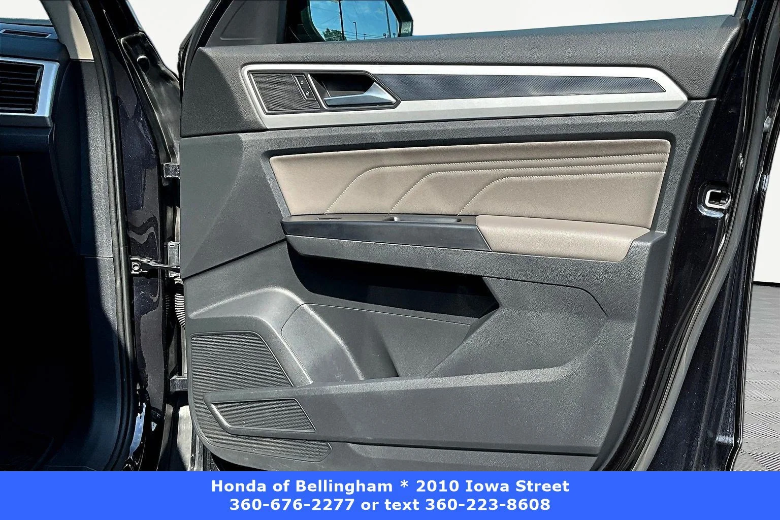 Used 2021 Deep Black Volkswagen 3.6L V6 SEL R-Line image 26