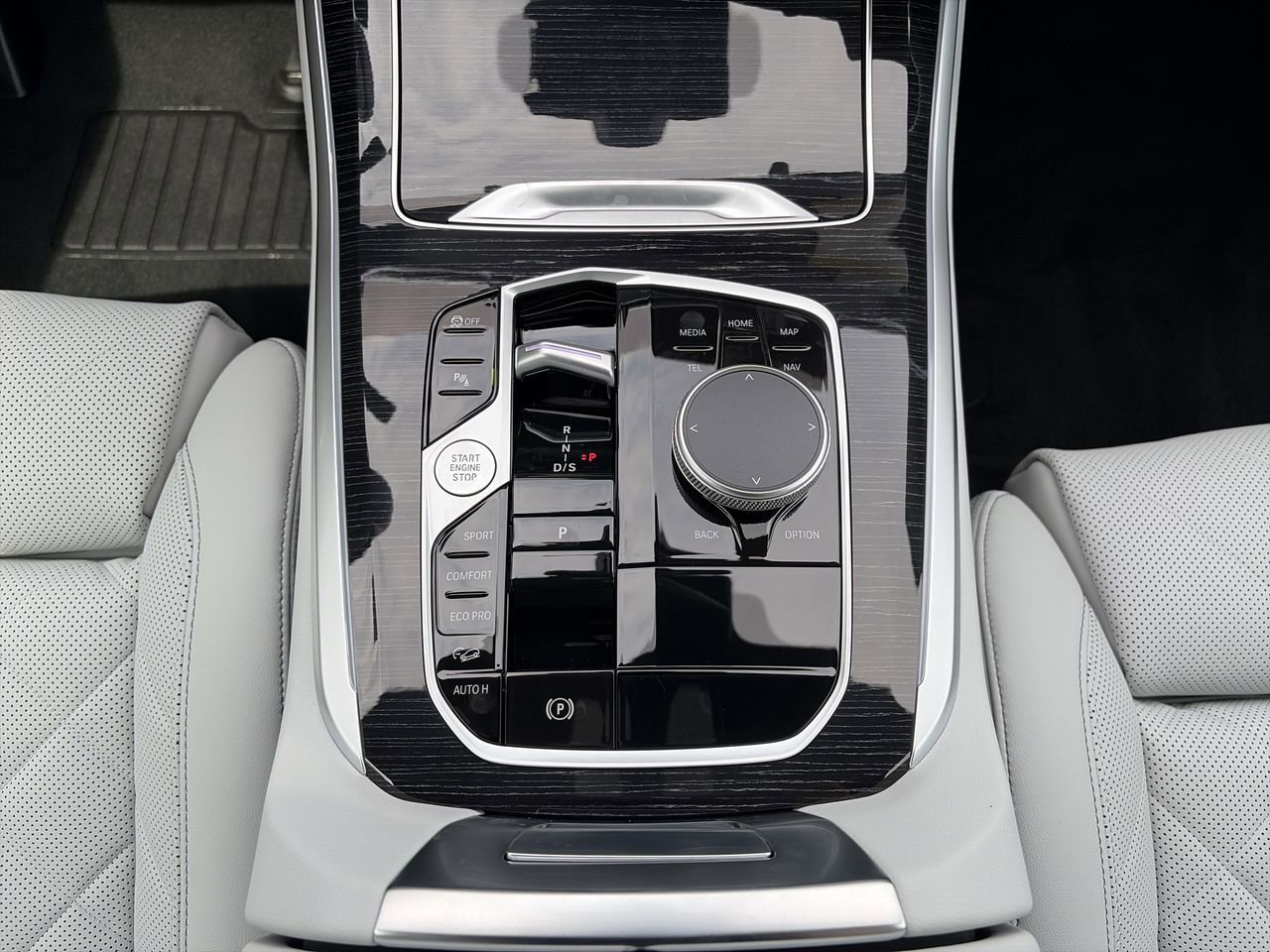 New 2026 Alpine White BMW xDrive40i image 28