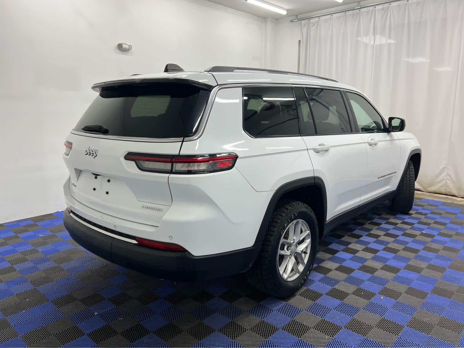 Used 2023 Bright White Clearcoat Jeep Laredo image 5