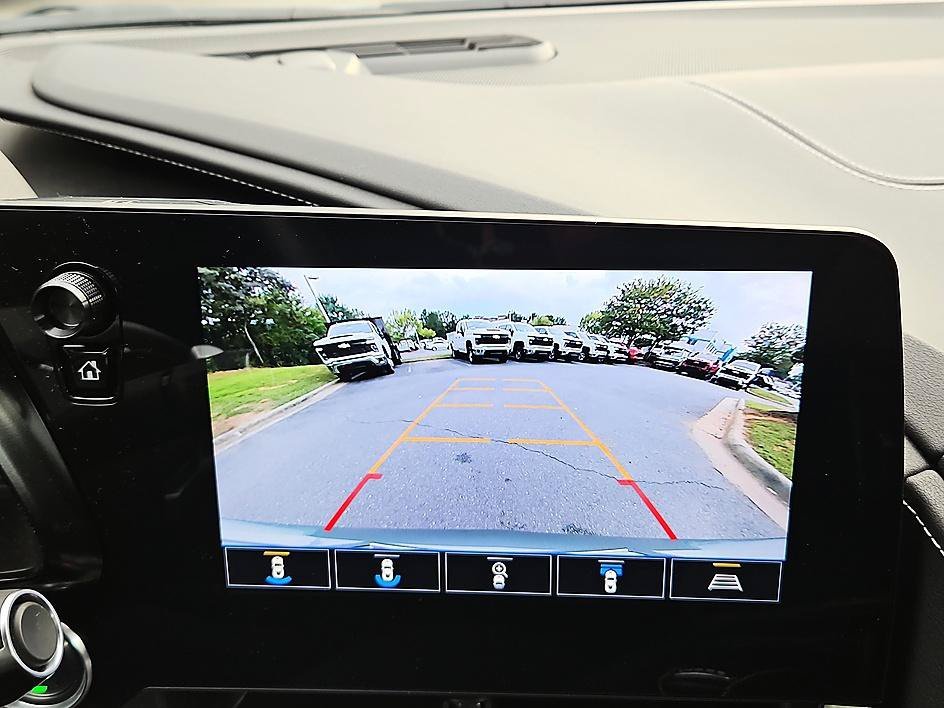 Used 2022 Hypersonic Gray Metallic Chevrolet 2LT image 18