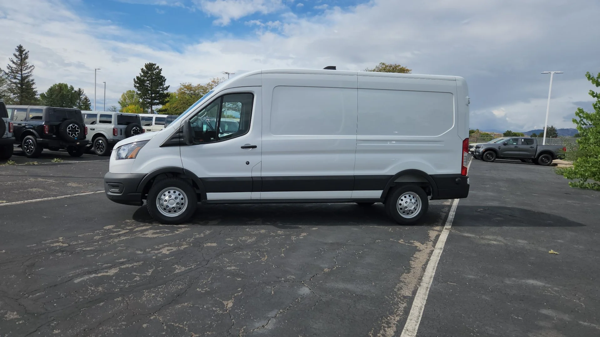 New 2026 Oxford White Ford Base image 4