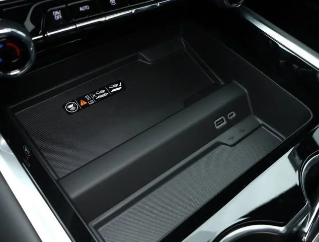 New 2026 Polar White Tricoat Chevrolet High Country image 23