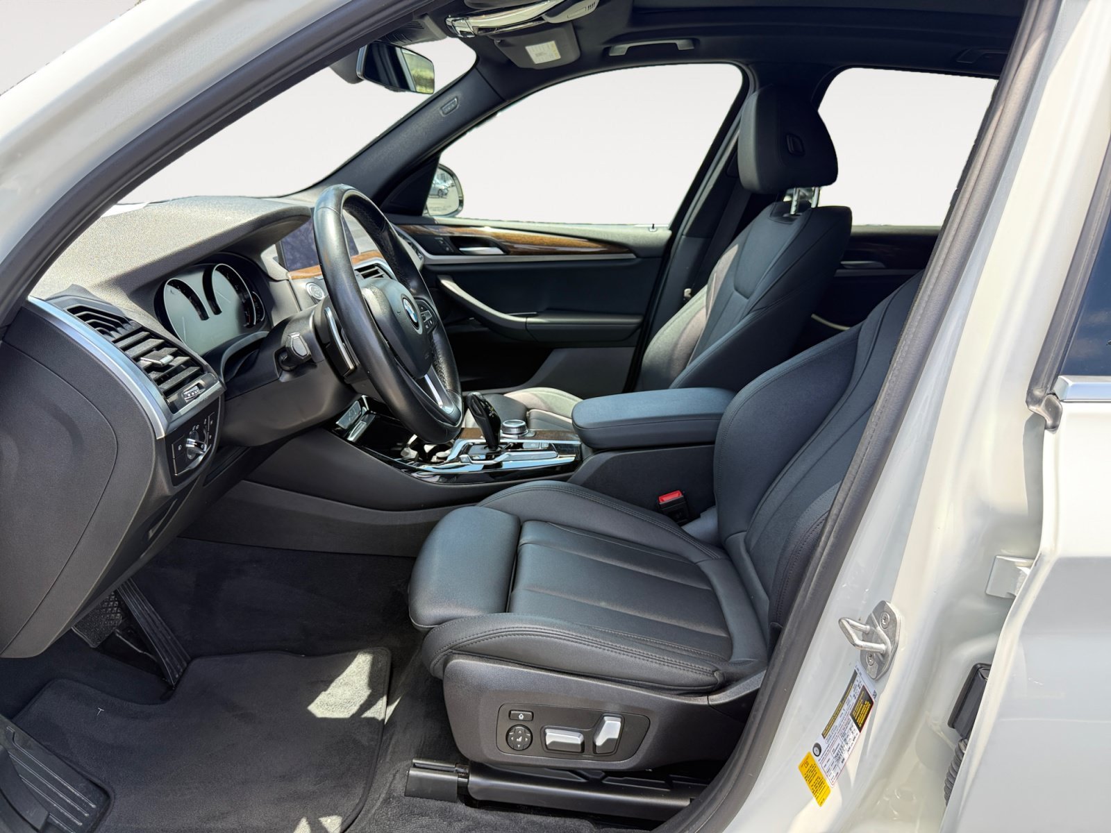 Used 2020 Alpine White BMW sDrive30i image 10