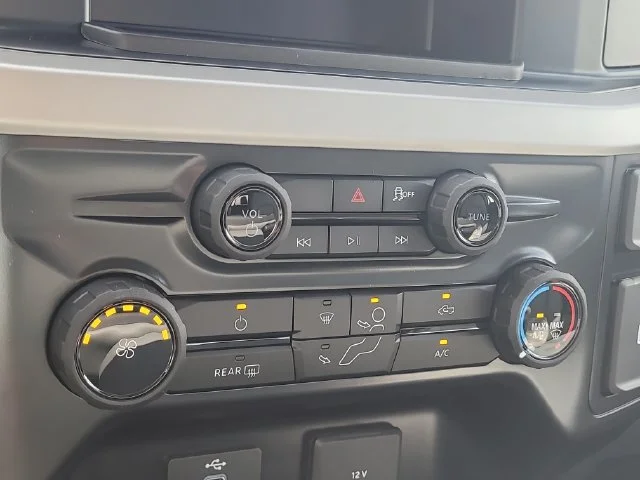 New 2027 Oxford White Ford XL 4WD CREW CAB image 22