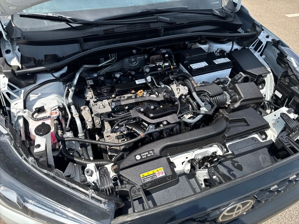 Used 2023 Off-white Toyota LE image 45