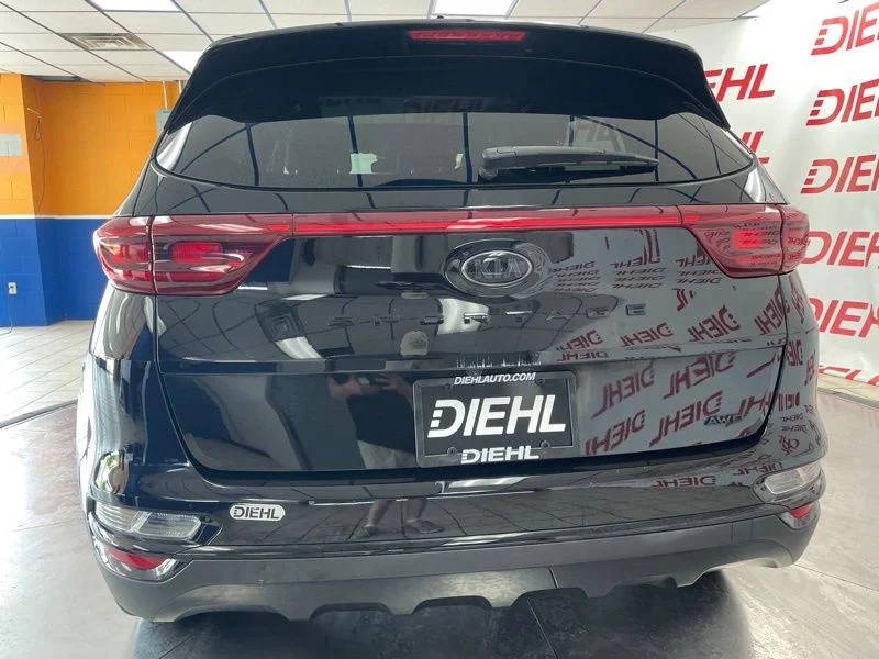 Used 2021 Red Kia S image 4