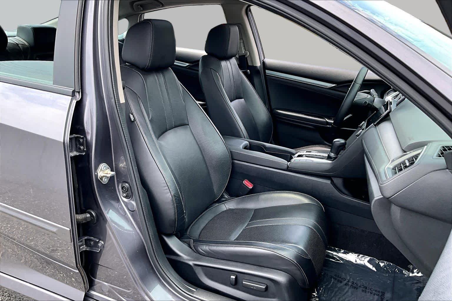 Used 2016 Modern Steel Metallic Honda Touring image 9