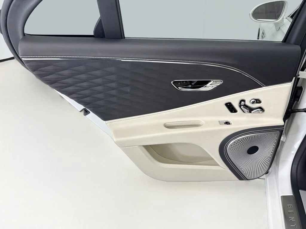 Used 2020 Glacier White Solid Bentley W12 image 25