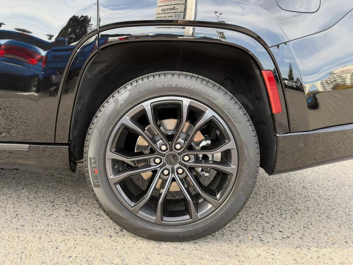 New 2026 Black Jeep Summit Obsidian image 11