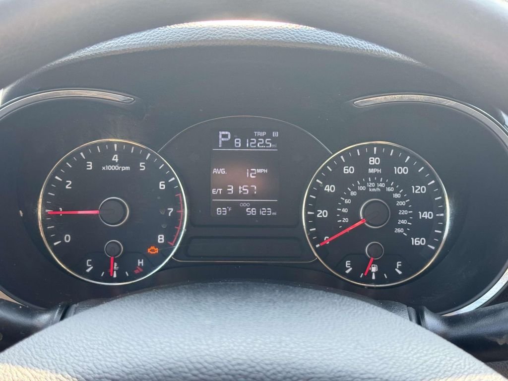 Used 2017 White Kia LX image 23