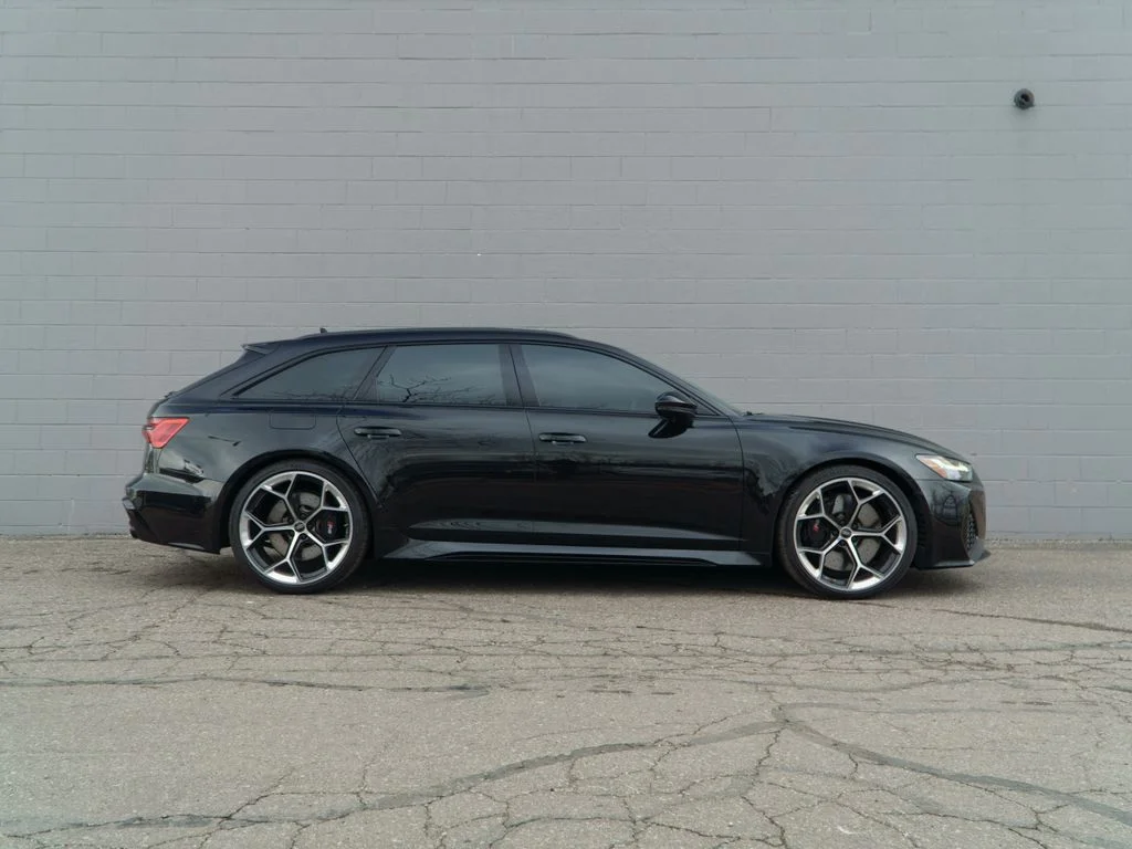 Used 2025  Audi 4.0T image 8