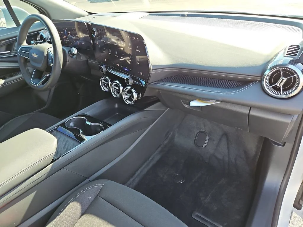 New 2026 Summit White Chevrolet LT image 27