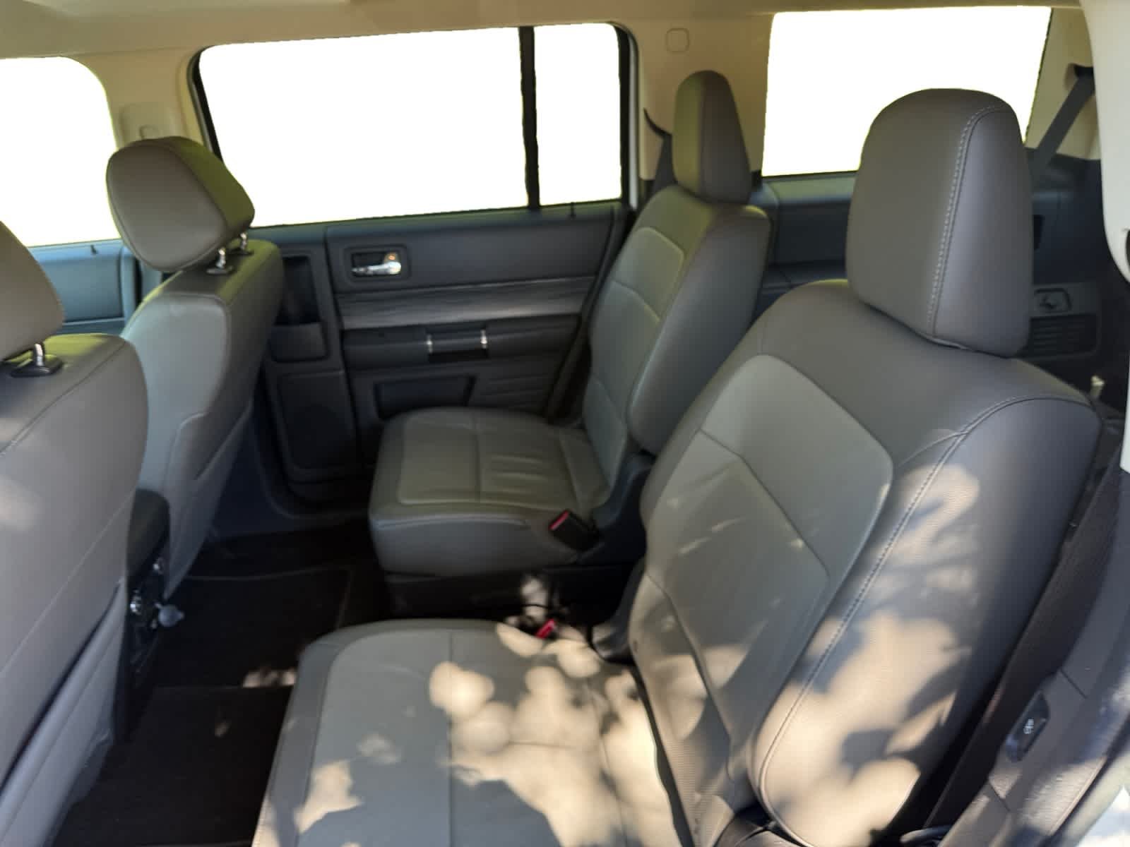 Used 2016 Oxford White Ford SEL image 22