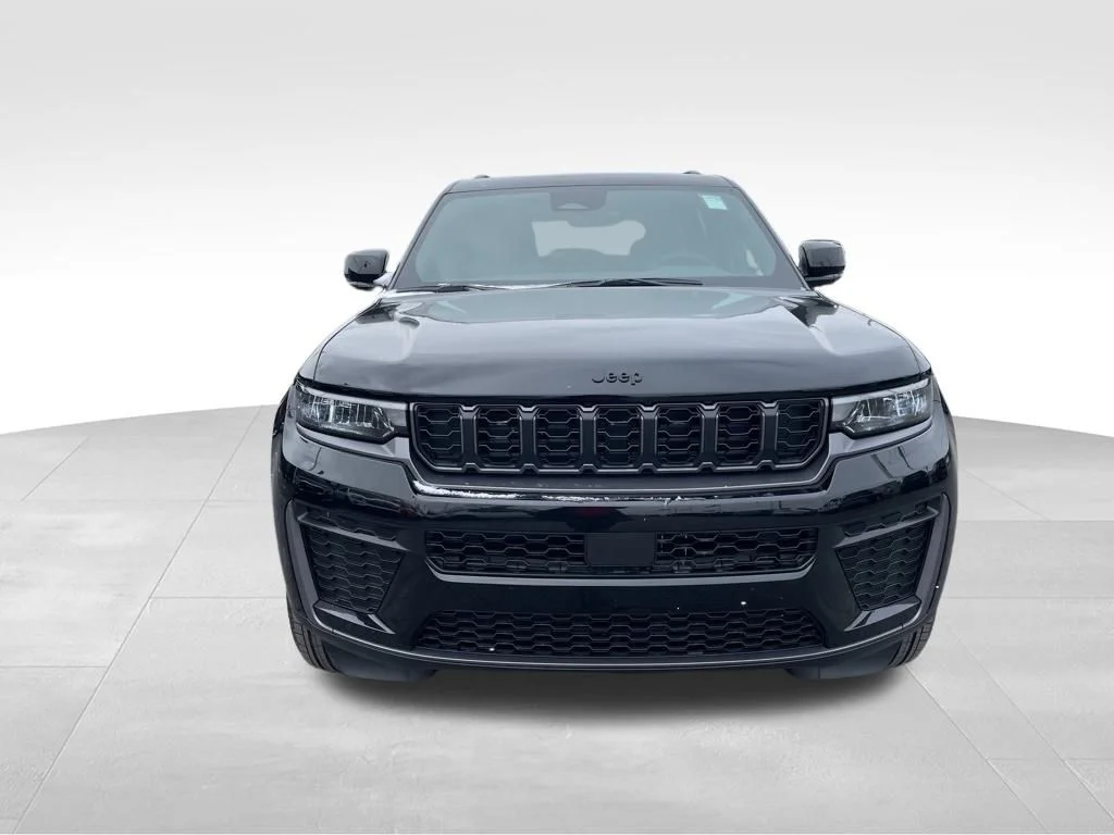 New 2026 Diamond Black Crystal Pearl-Coat Exterior Paint Jeep Altitude image 8