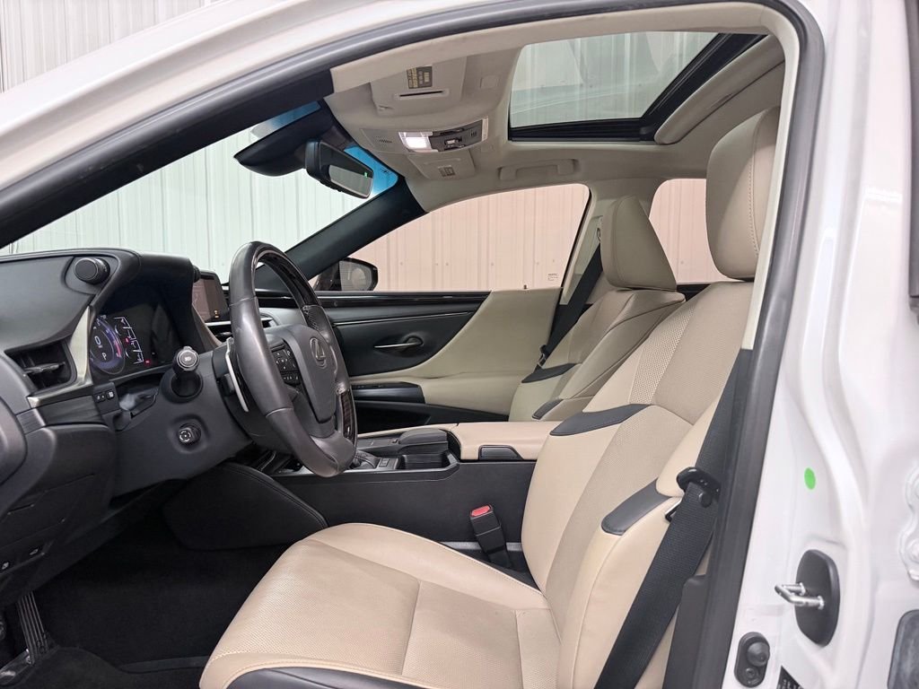 Used 2021 White Lexus 350 image 11