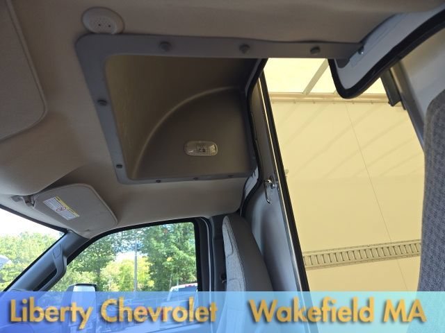 Used 2024 Summit White Chevrolet 2WT image 14