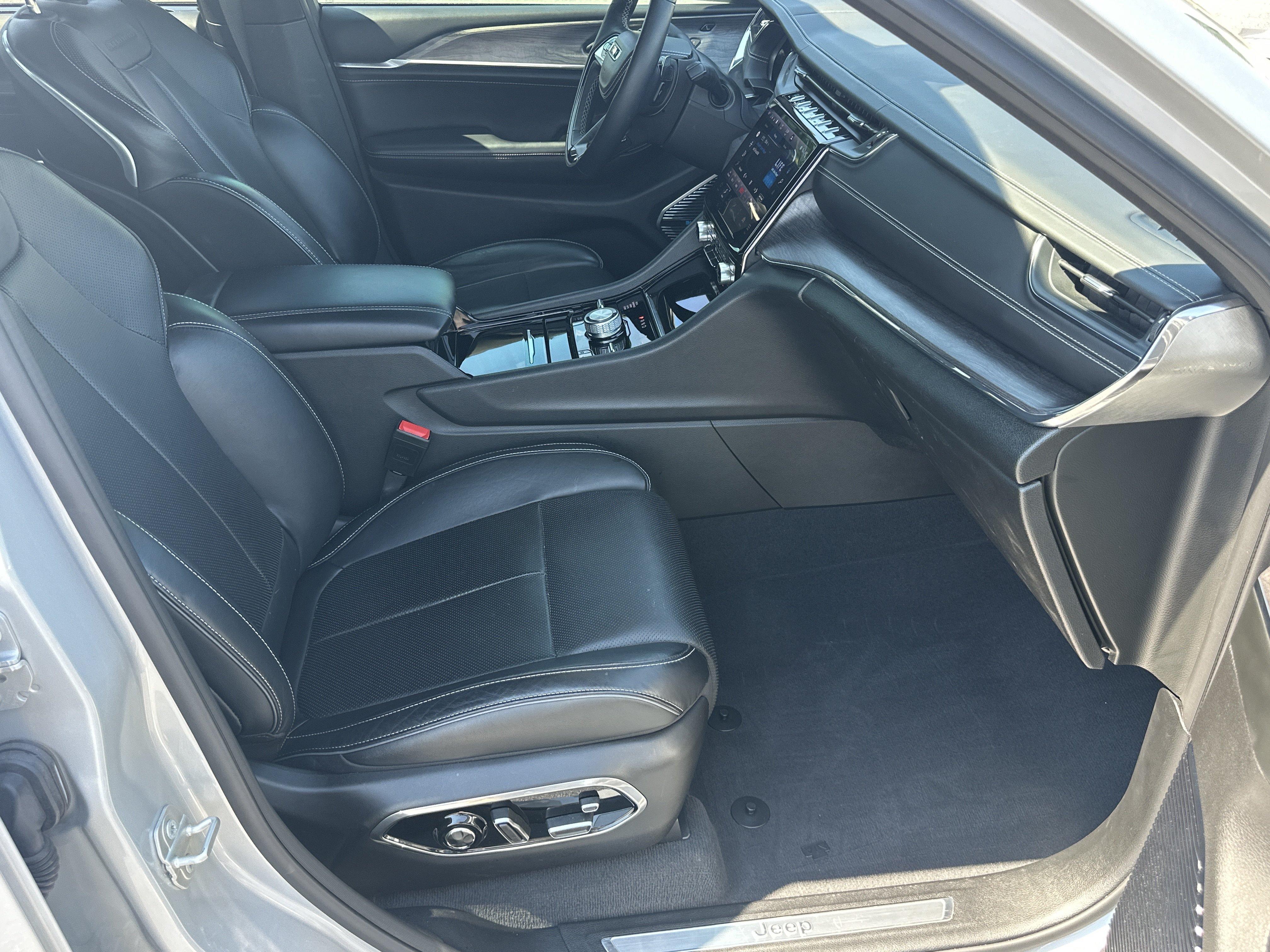 Used 2024 Silver Zynith Jeep Overland image 14