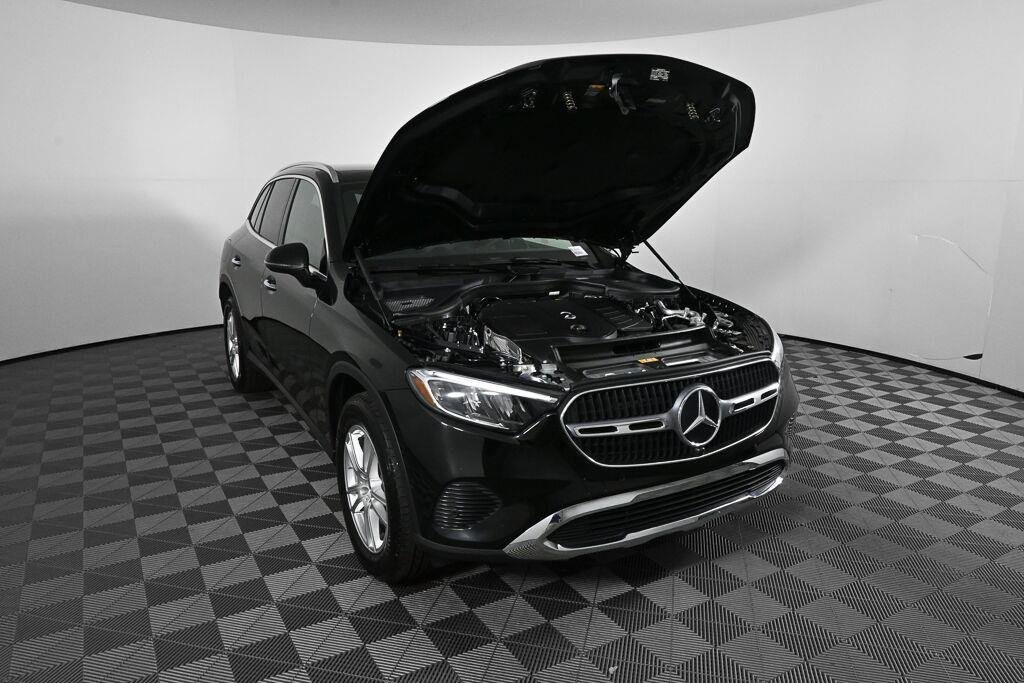 Certified Used 2025 Black Mercedes-Benz GLC 300 image 33