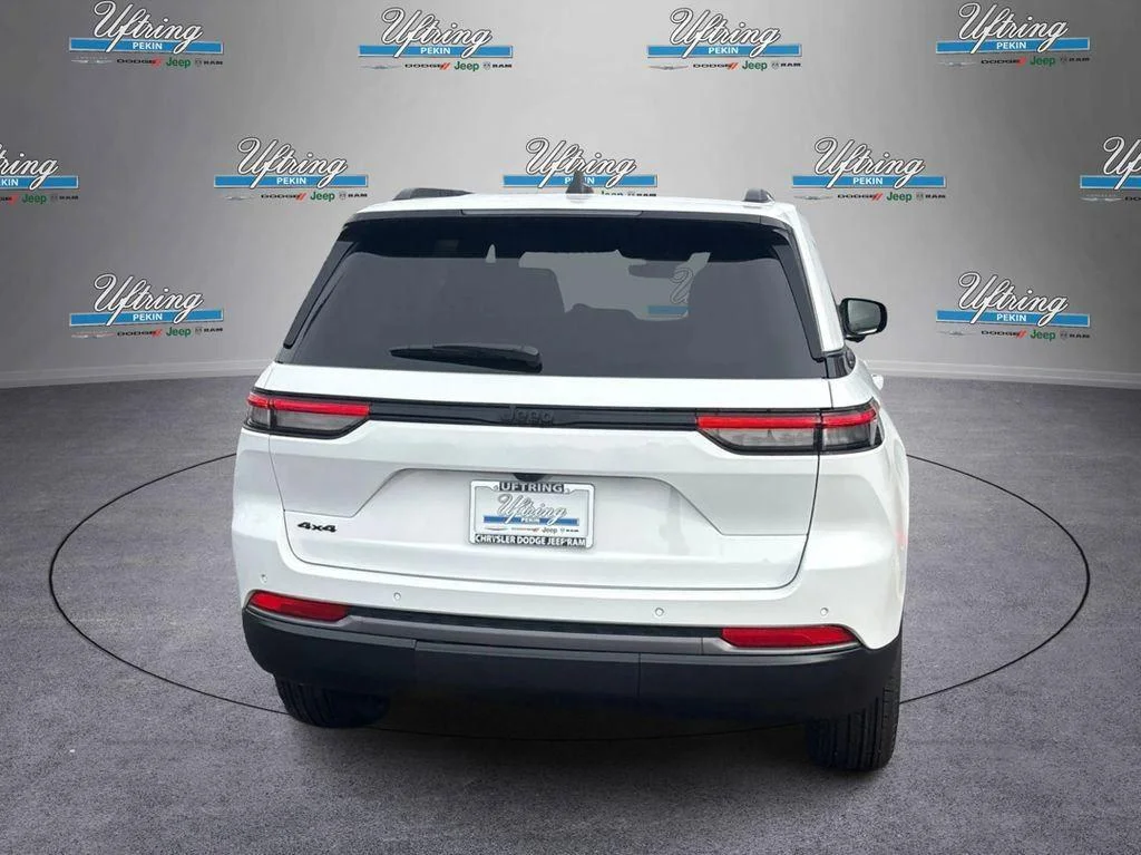 New 2026 Bright White Clearcoat Jeep Laredo Altitude image 4