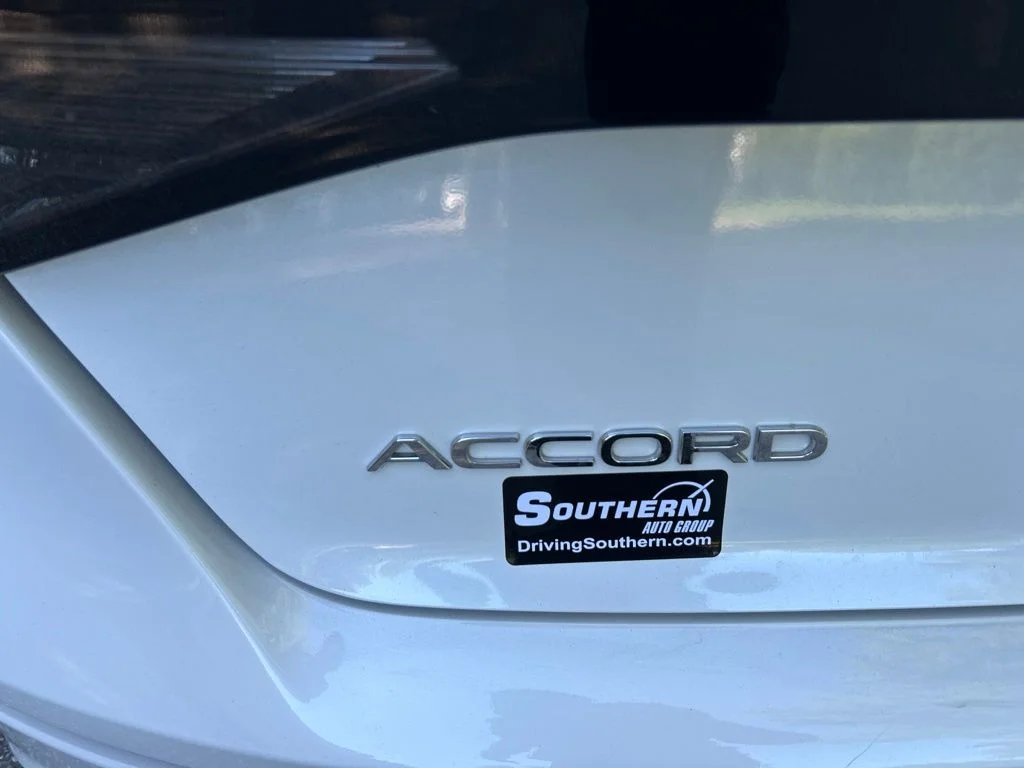Used 2023 White Honda EX image 9