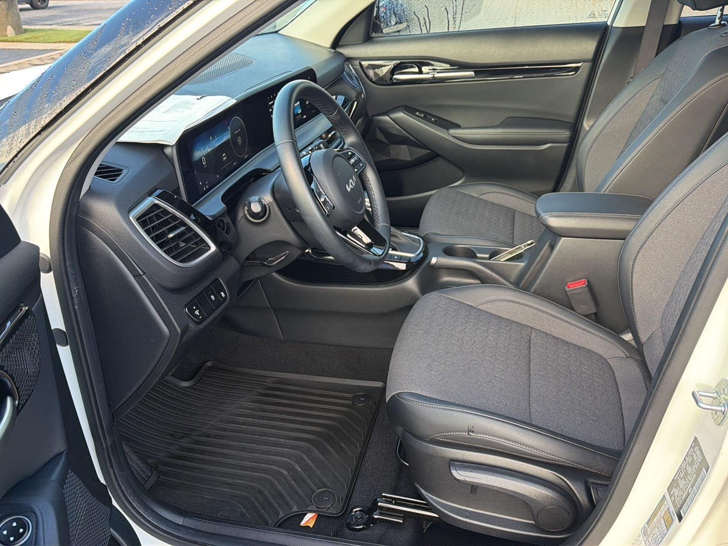 Used 2024 Snow White Pearl Kia S image 10