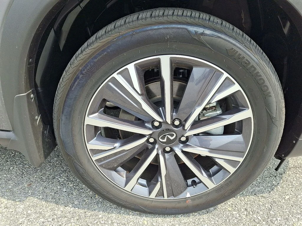 Used 2026 Gray INFINITI LUXE image 9