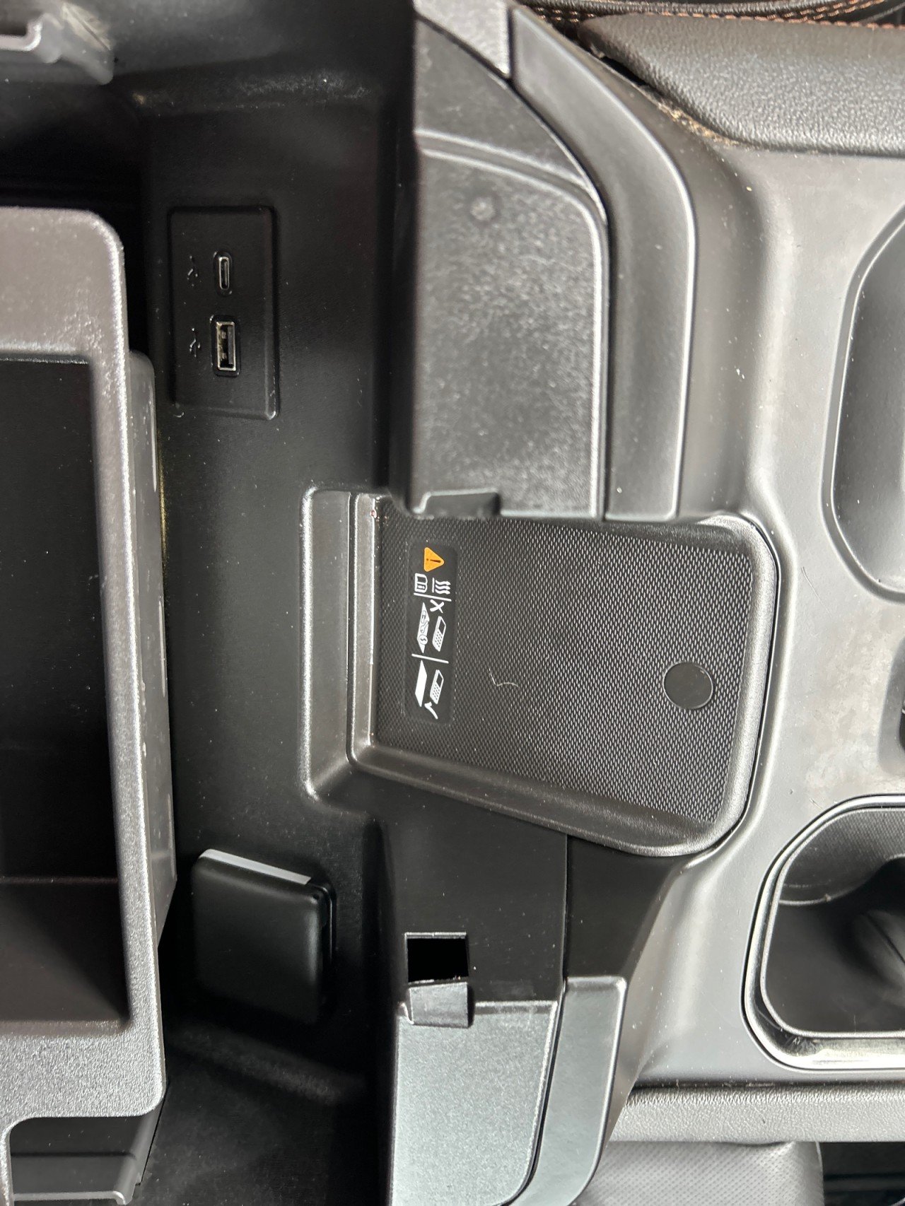 Used 2025 Summit White GMC AT4 image 17