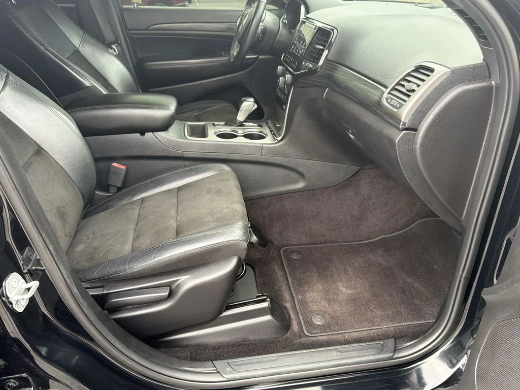 Used 2019 Black Jeep Altitude image 9