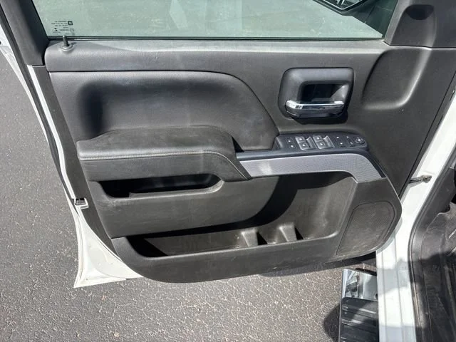 Used 2018 SUMMIT WHITE Chevrolet LT image 12