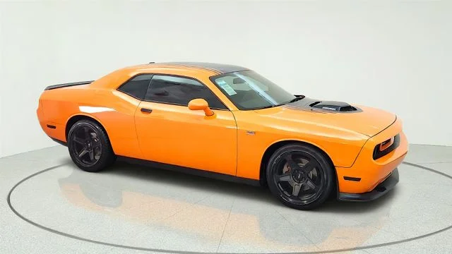 Used 2014 Orange Dodge R/T Shaker image 25