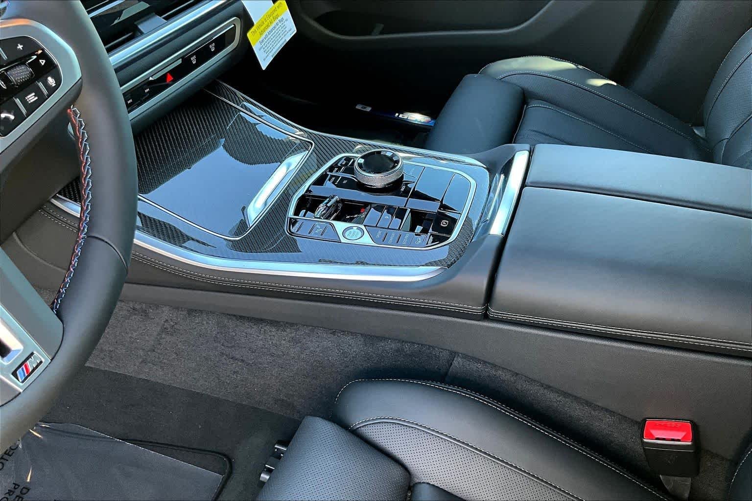 New 2026 Skyscraper Grey Metallic BMW M60i image 7