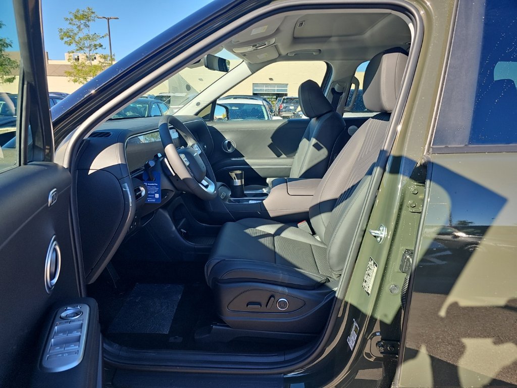 New 2027 Green Hyundai SEL Premium 7P image 9