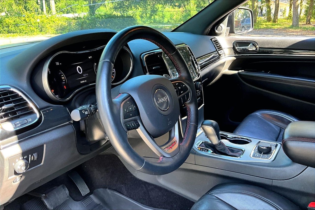 Used 2019 Gray Jeep Trailhawk image 14