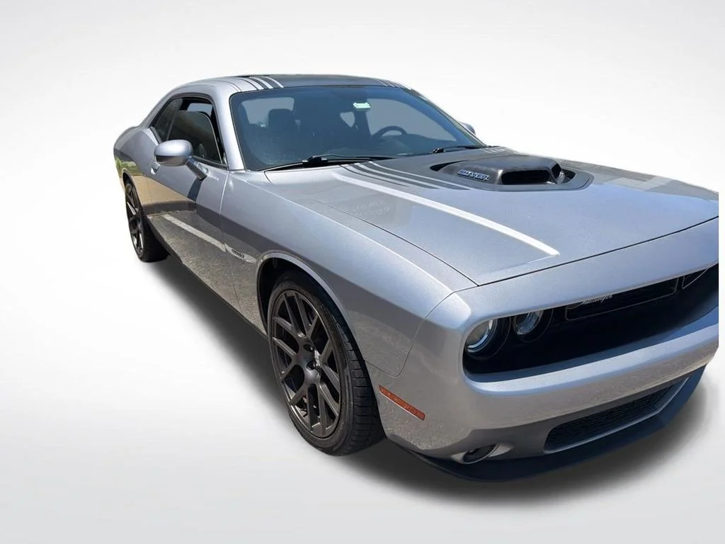 Used 2016 Silver Dodge R/T Shaker image 7