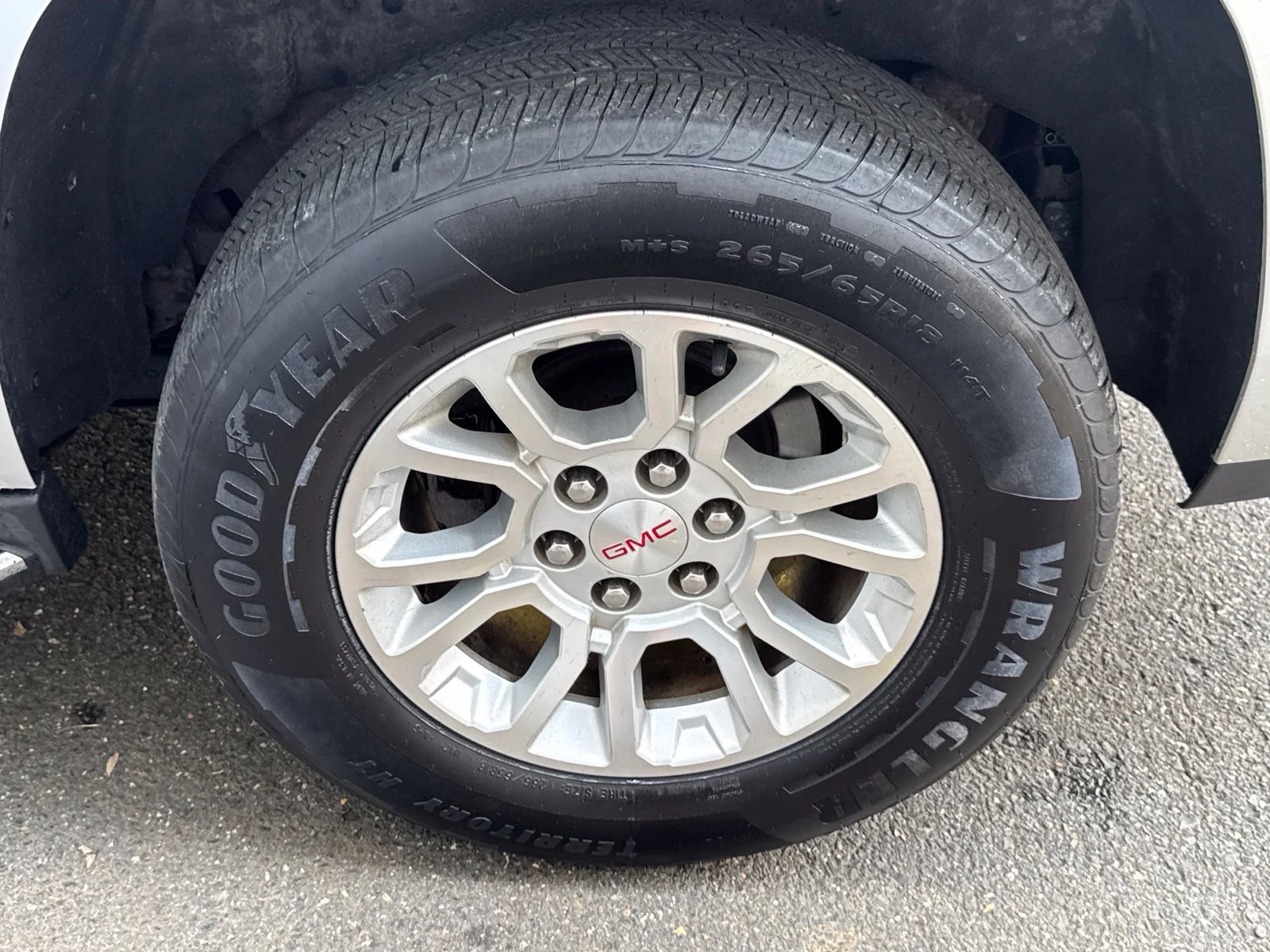 Used 2018 Quicksilver Metallic GMC SLT image 29