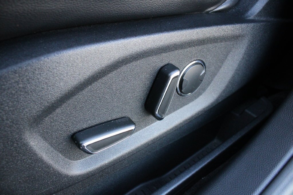 Used 2015 Black Ford SEL image 3