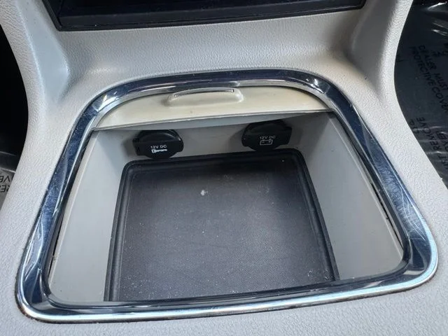 Used 2019 White Dodge SXT image 29