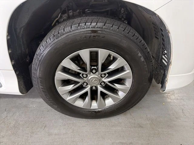 Used 2015 Starfire Pearl Lexus 460 Luxury image 27