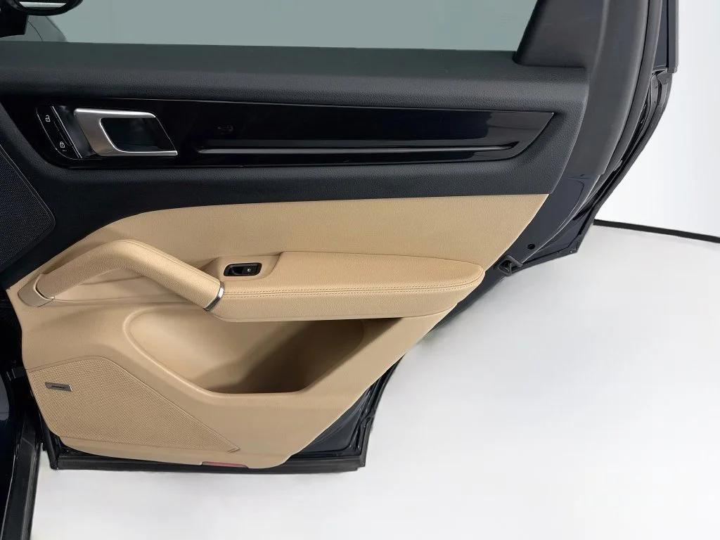 Used 2019  Porsche Base image 26