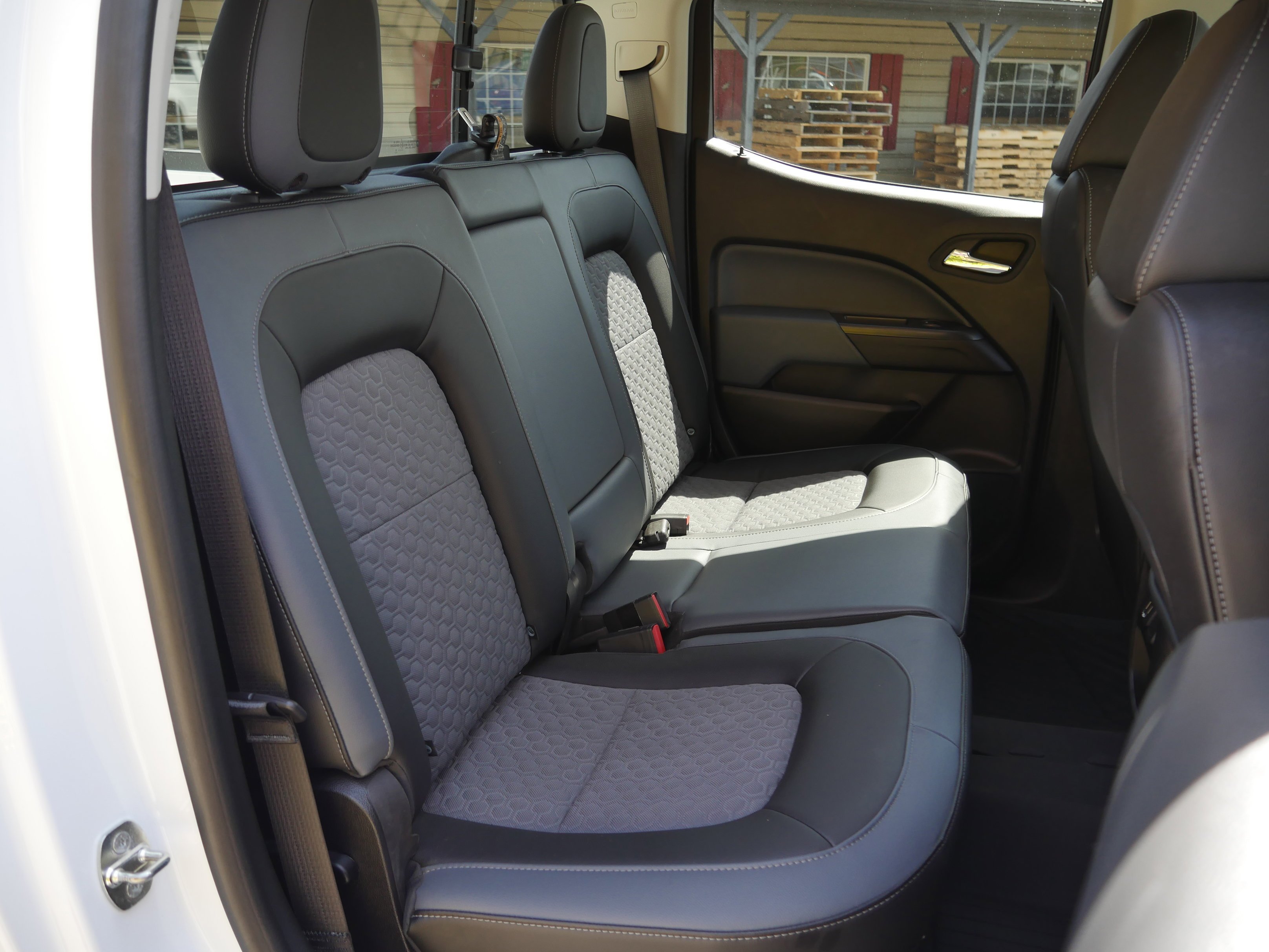 Used 2022 Summit White Chevrolet 4WD Z71 image 29